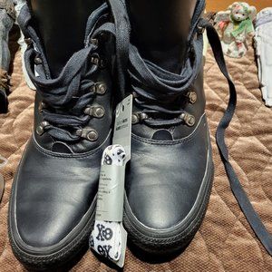 Converse Size 9 Womens Leather High Top Shoe